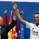 kylian-mbappe-junto-florentino-perez-bernabeu_69