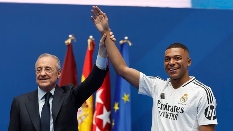 kylian-mbappe-junto-florentino-perez-bernabeu_69