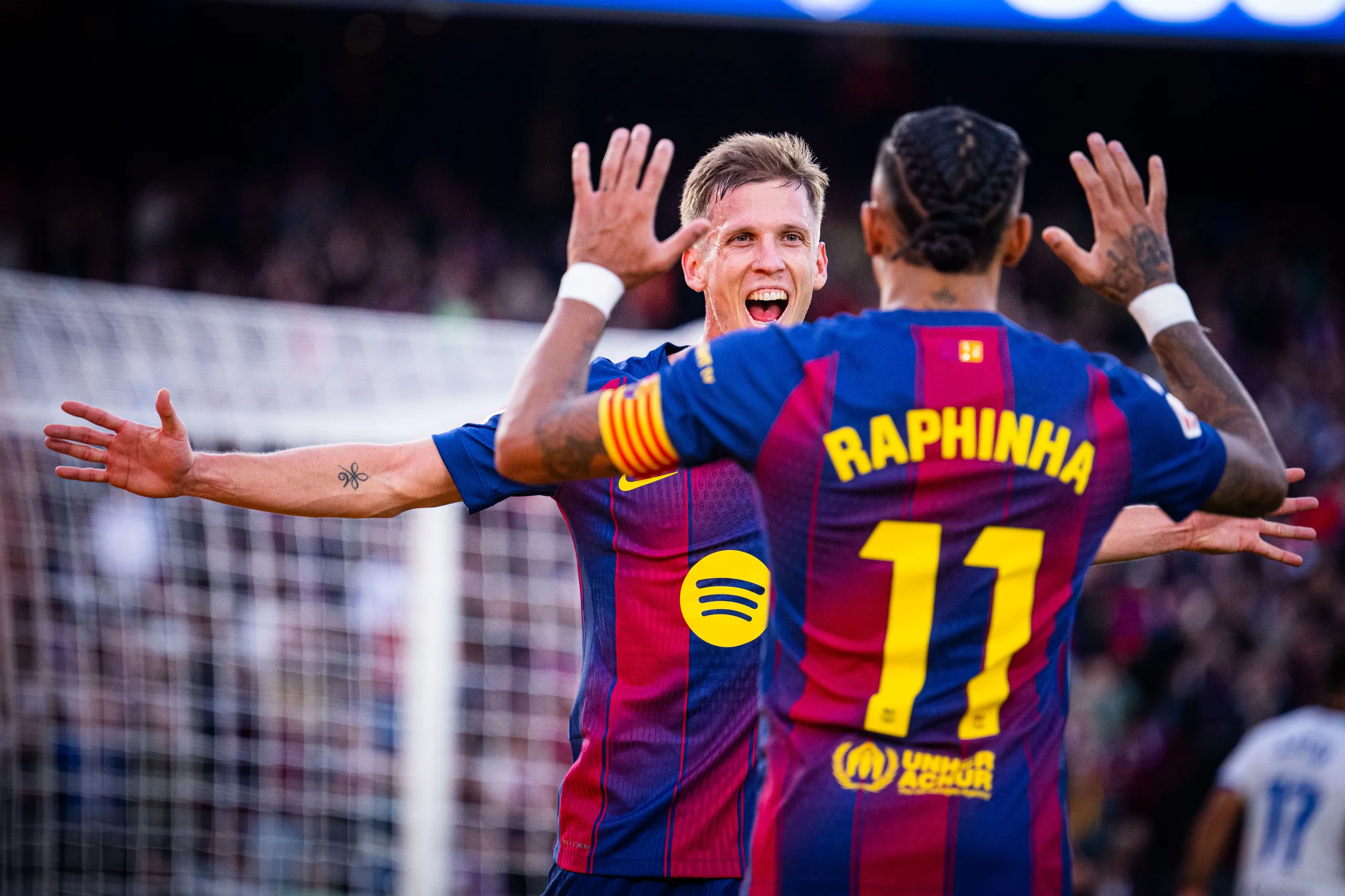 Barcelona Vence a Alavés con Doblete de Dani Olmo y Vuelve al Primer Lugar