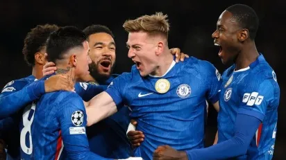 Chelsea venció a Barcelona 3-0 en Stamford Bridge, un resultado que complica la situación del equipo catalán en la competición europea