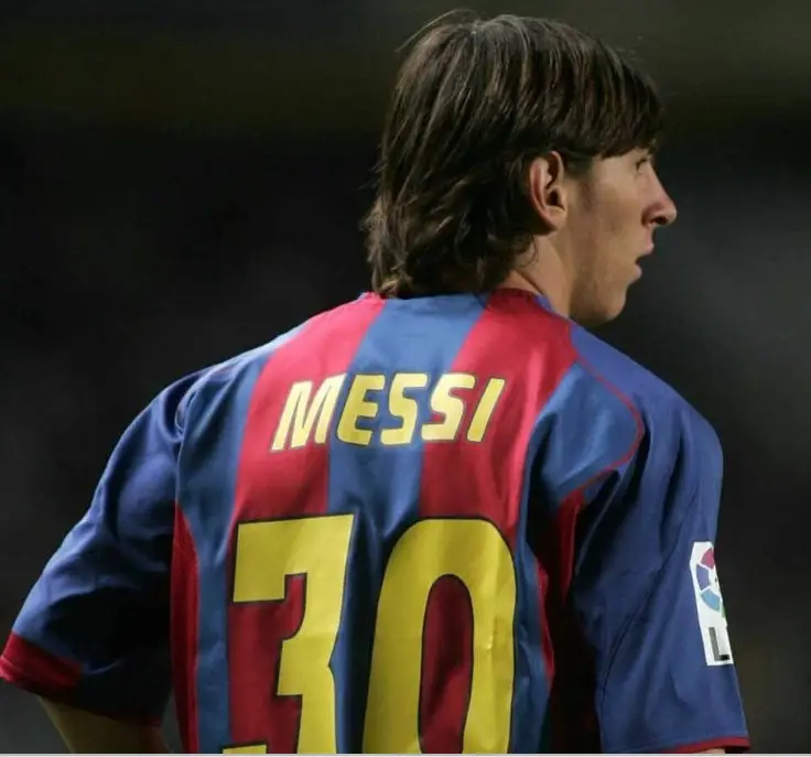 El Barcelona recuerda el debut de Messi 21 años de una historia legendaria
