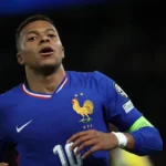 Mbappé deja la concentración de Francia y enciende la polémica
