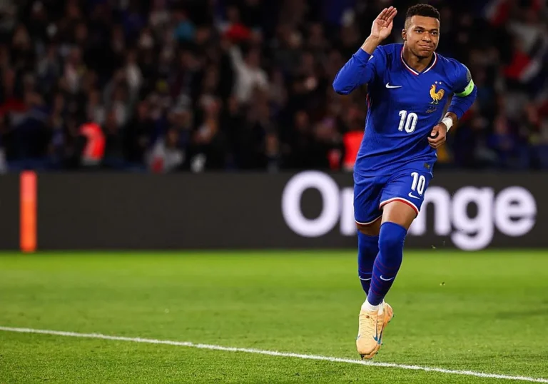 Mbappé llega a 400 goles