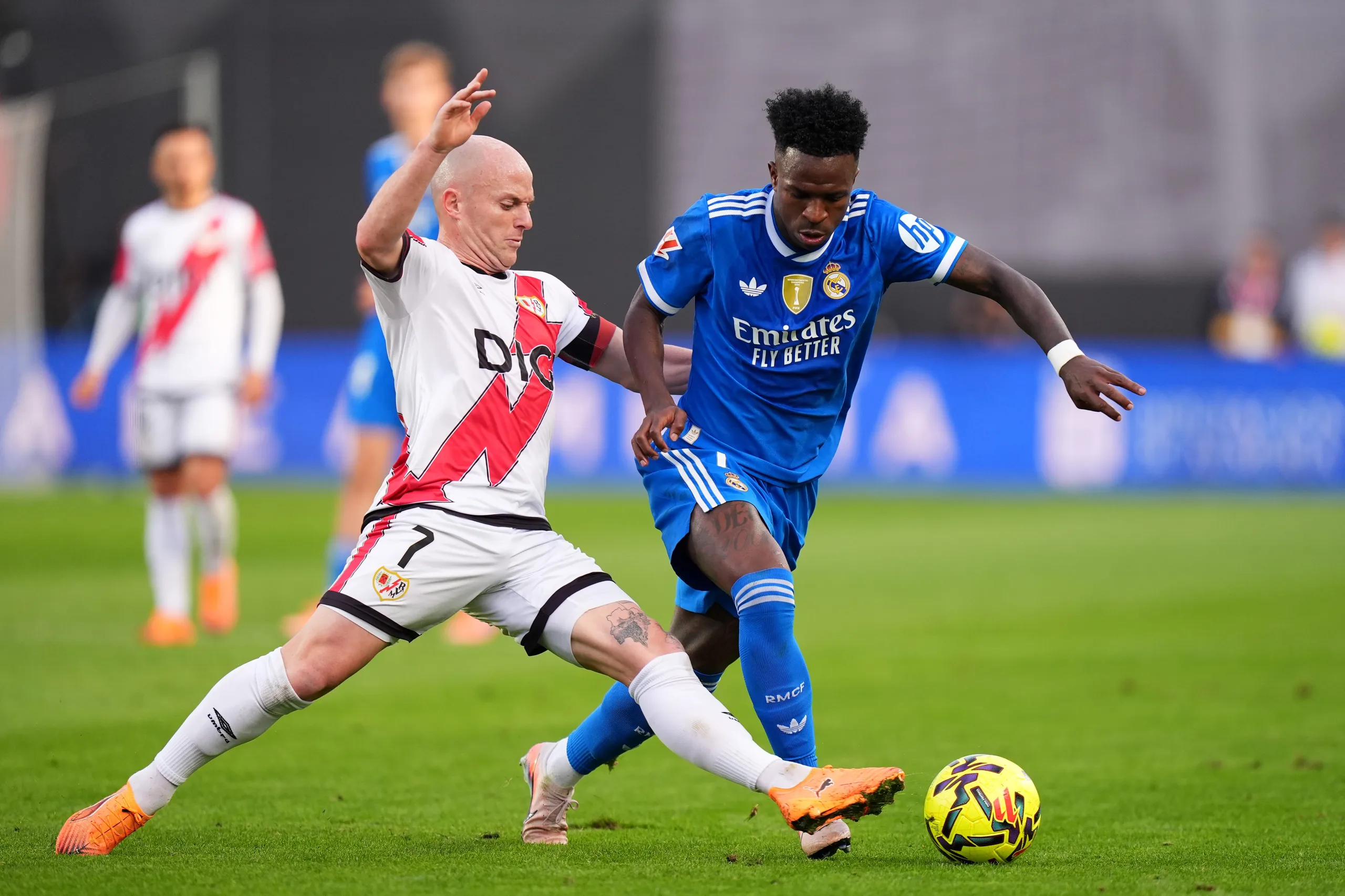 El Real Madrid se atasca en Vallecas con un frustrante empate 0-0 y el Barcelona aprovecha para acercarse