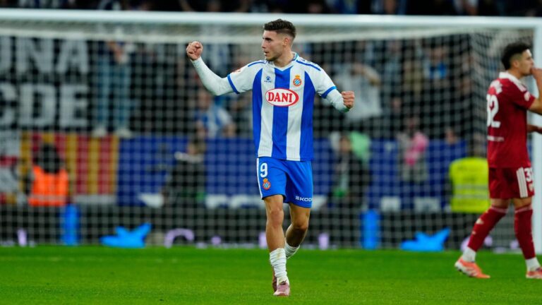 Espanyol derrota al Sevilla con Alexis Sánchez de regreso tras un mes de ausencia por lesión